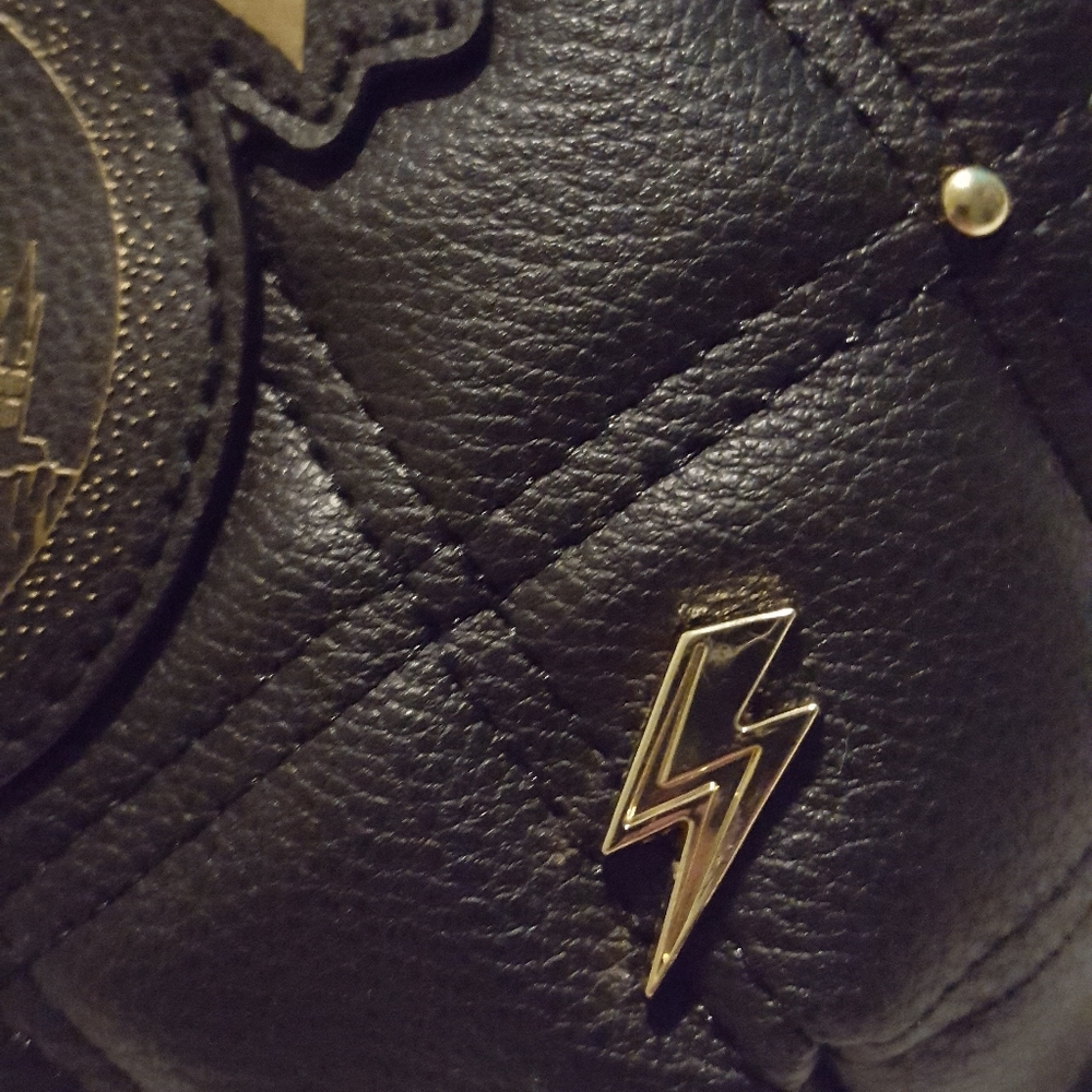 Hogwarts Fanny Pack & Wallet ( free gift) - Picture 5 of 12